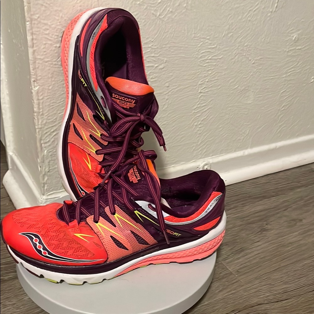 Saucony Pink and Purple Athletic Shoes Vibrant Design - Picture 7 of 7